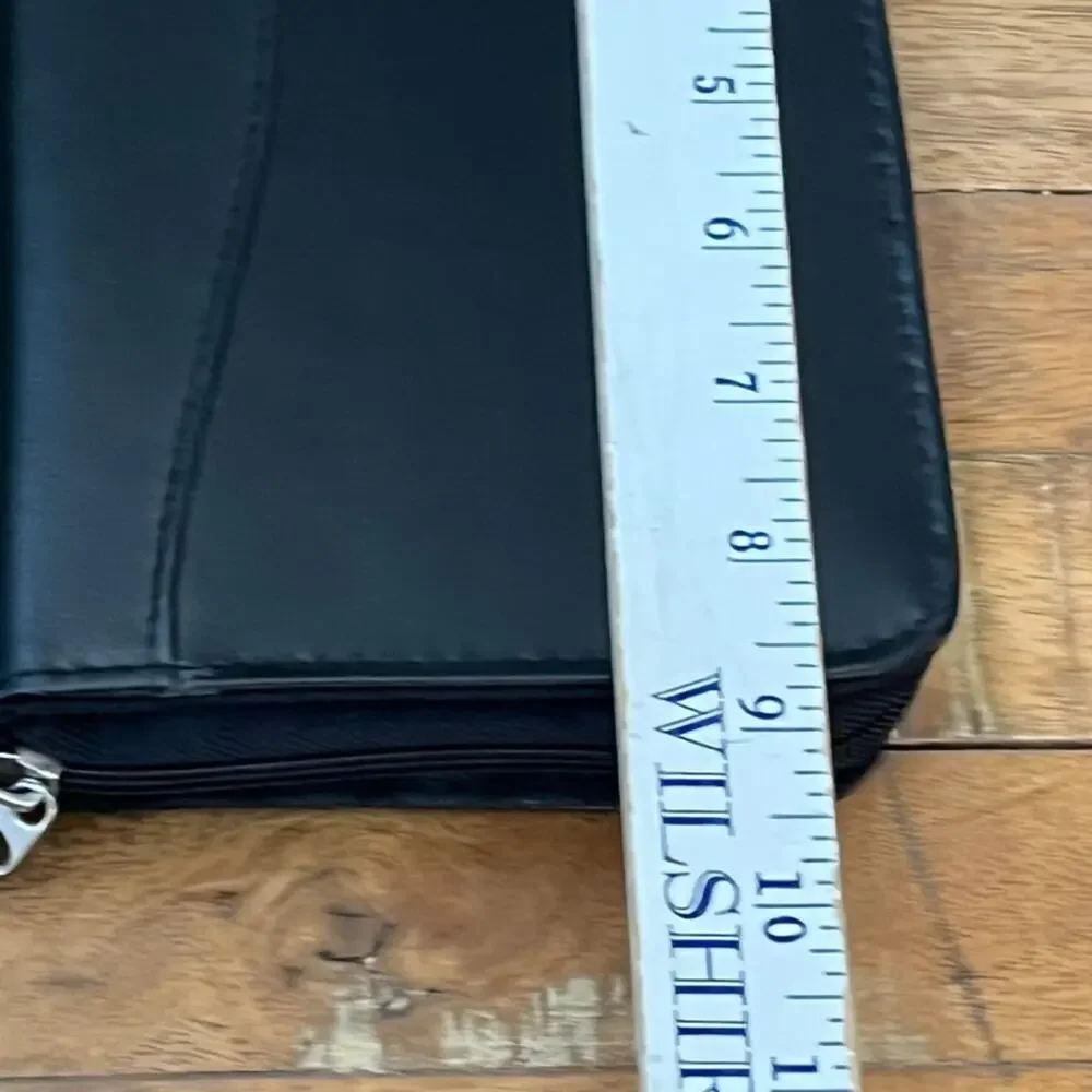 Day Timer Organizer Black Binder Zip-Around 8.5
